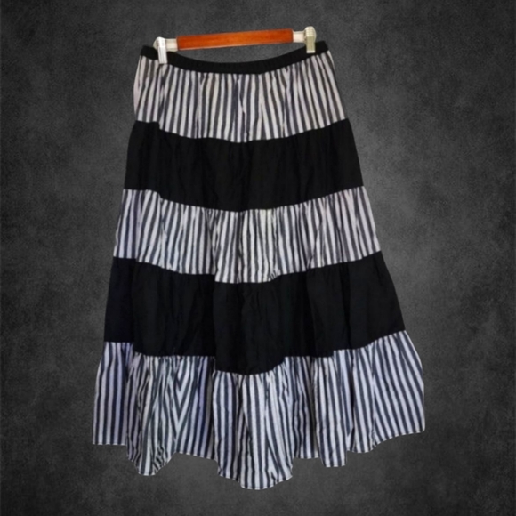 Dresses & Skirts - Vintage black and white striped tiered midi skirt